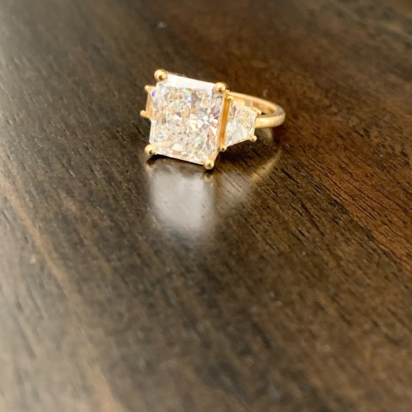 18k Spectacular 4.70Ct Diamond Ring - Picture 3 of 14